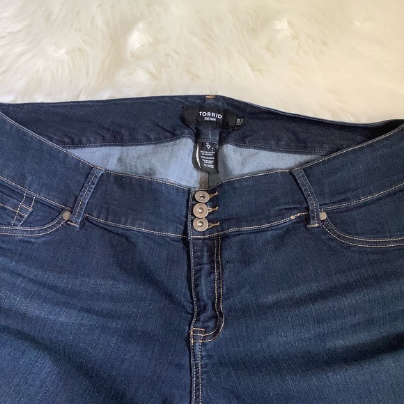 TORRID 24R Premium Denim 3 Button Jegging Legging Stretch Jeans Med Blue Wash - Picture 5 of 10